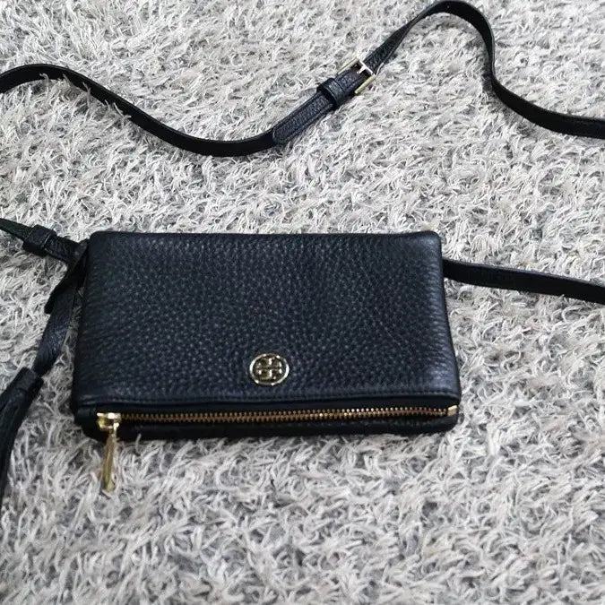 [BUNJANG] Tory Burch Robinson Pebble Mini Foldover Crossbody Bag / 토리버치 로빈슨 페블 미이 폴드오버 크로스백 새상급