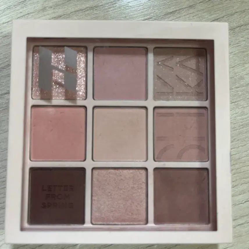 [BUNJANG] Holika Holika Letter From Spring Eyeshadow Palette / 홀리카홀리카 레터 프롬 스프링