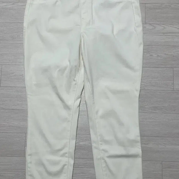 [BUNJANG] Uniqlo 8-Part Pants White / 유니클로 8부바지 (새상품)
