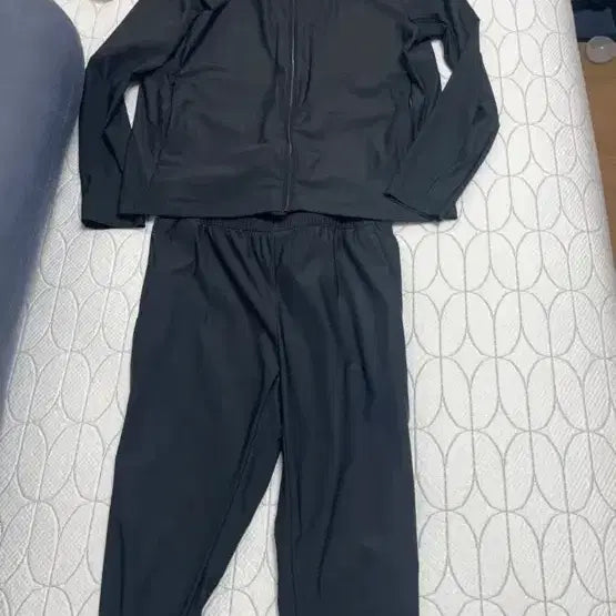 [BUNJANG] Kolping Functional Stretch Training Set Top & Bottom Black 105 / 콜핑 기능성 스트레치 트레이닝 셋업 상하의 세트 105 블랙
