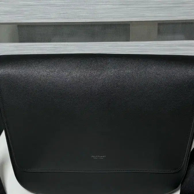 [BUNJANG] JILLSTUART NEW YORK Black Leather Crossbody Bag Medium / 질스튜어트 뉴욕 블랙 크로스백