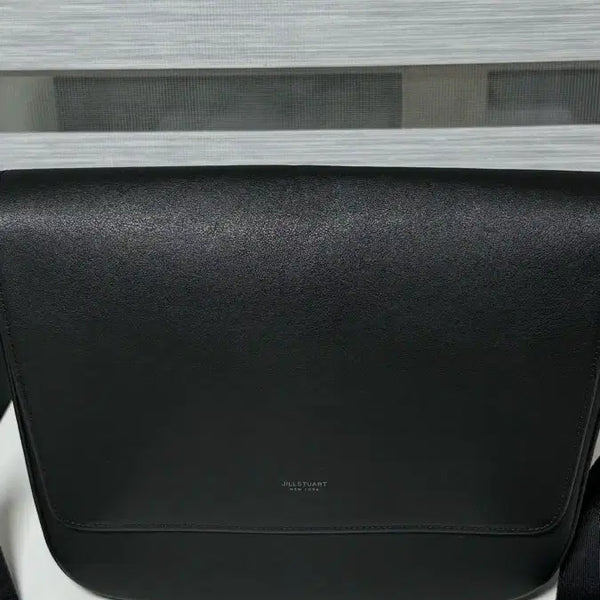 [BUNJANG] JILLSTUART NEW YORK Black Leather Crossbody Bag Medium / 질스튜어트 뉴욕 블랙 크로스백