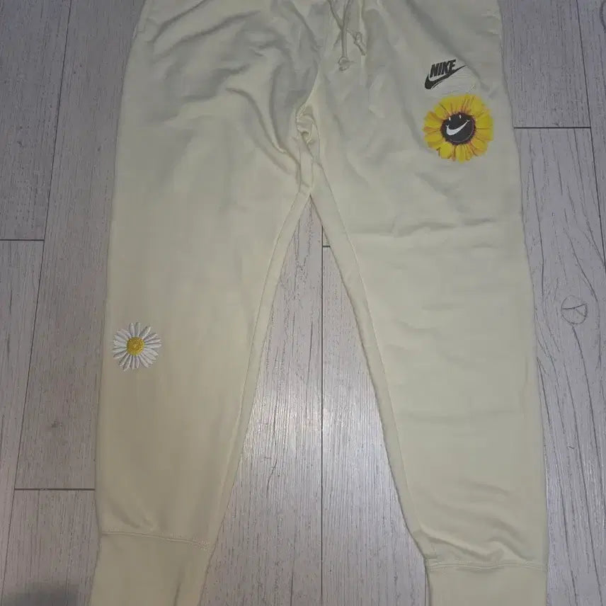 [BUNJANG] Nike Smiley Sunflower Daisy Shorts Yellow / 나이키 스마일리 해바라기 데이지 반바지 옐로우