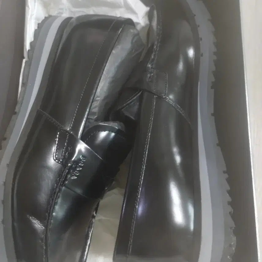 [BUNJANG] Prada Black Patent Leather Loafers / 프라다.블랙 유광 로퍼