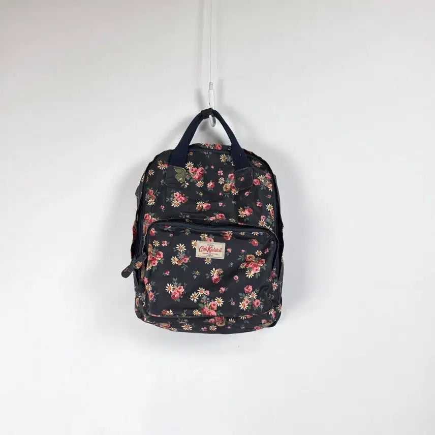 [BUNJANG] Cath Kidston Floral Pattern Backpack Navy / 캐스키드슨 백팩 플로럴 패턴 네이비 260723
