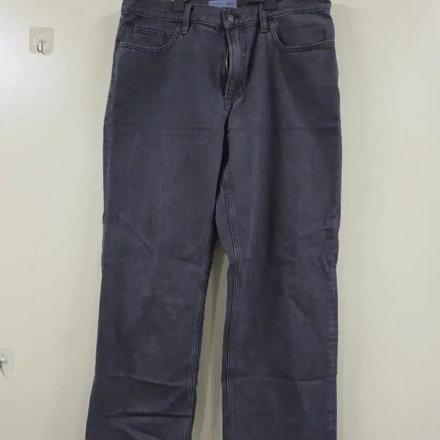 [BUNJANG] Uniqlo JW Anderson Straight Jeans (Black Blue) Size 35 & Uniqlo U Straight Jeans (Medium Blue) Size 34 Bundle / 유니클로 JW앤더슨 스트레이트진 흑청 블루 35 유니클로U 중청 34