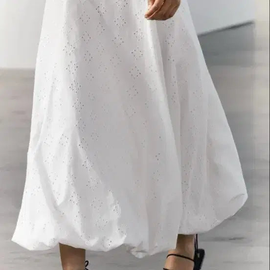 [BUNJANG] ZARA ZW Collection Volume Punching Embroidery Skirt / (새상품)자라 ZW컬렉션 볼륨 펀칭 자수 스커트