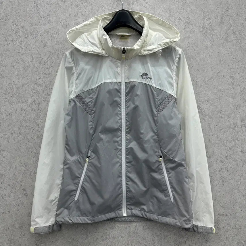 [BUNJANG] NEPA Women's Lightweight Windbreaker Jacket (Size 90/S) / 90 네파 여자 얇은 바람막이 자켓
