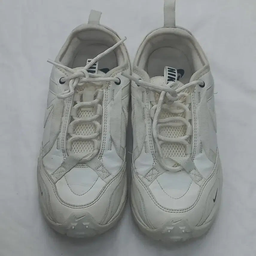 [BUNJANG] Nike TC7900 White Women's Shoes (Size 230) / 나이키 TC7900 화이트 230