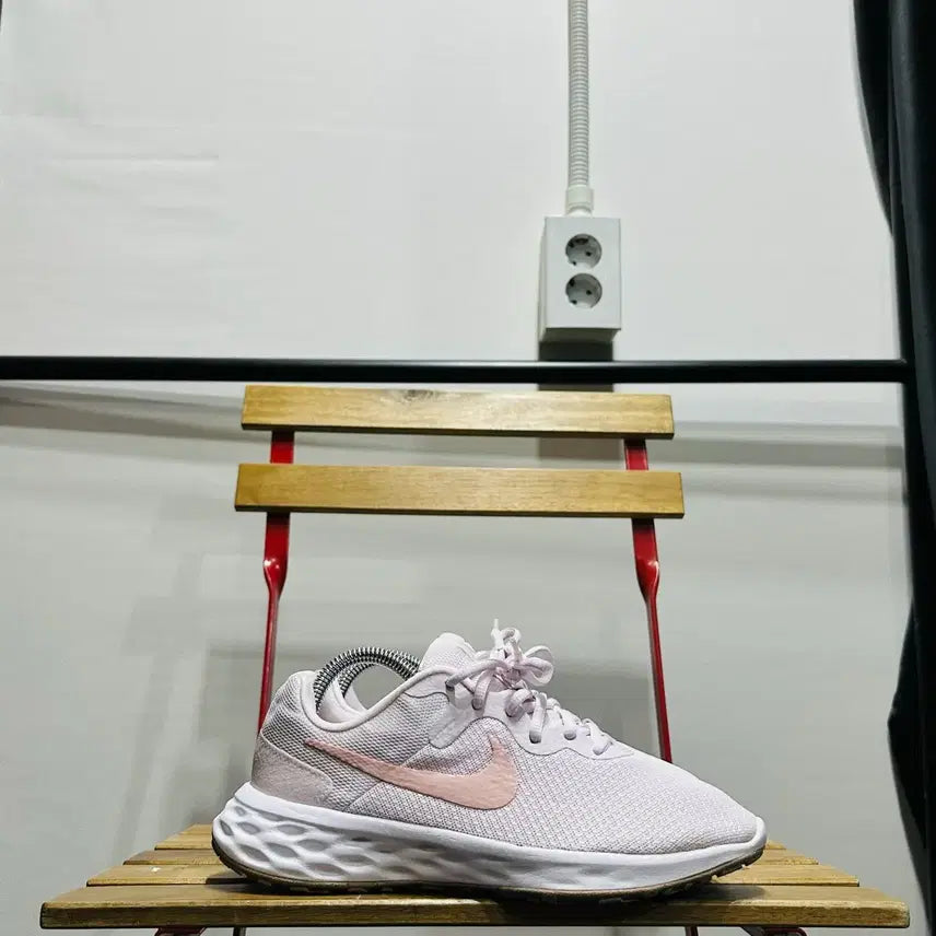 [BUNJANG] Nike Revolution 6 Nature Women's Running Shoes Pink / 240) 나이키 운동화 여성 여자 런닝화 레볼루션6 네이처 핑크