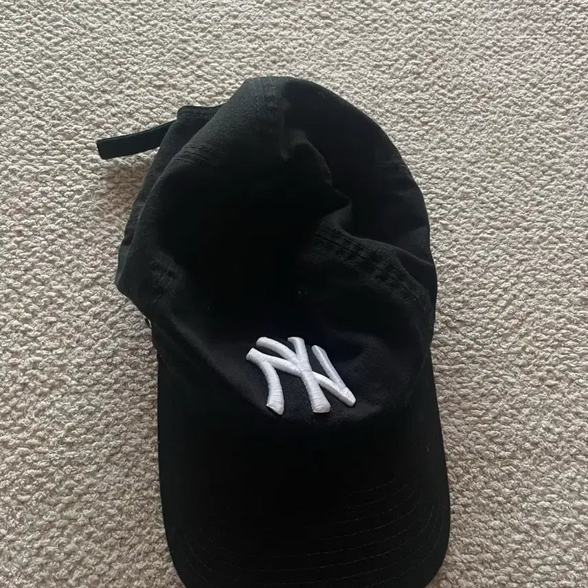 [BUNJANG] New York Yankees MoMA Black Ball Cap / 뉴욕 양키스 모마 볼캡 블랙