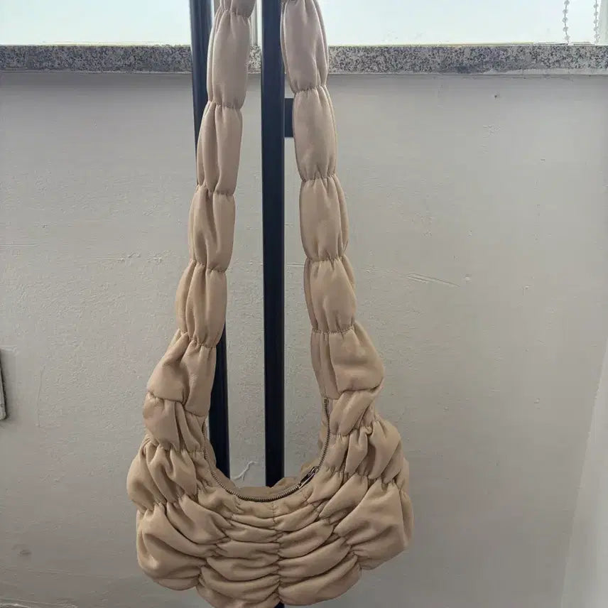 [BUNJANG] COS Quilted Crossbody Bag / COS 퀄팅 크로스백