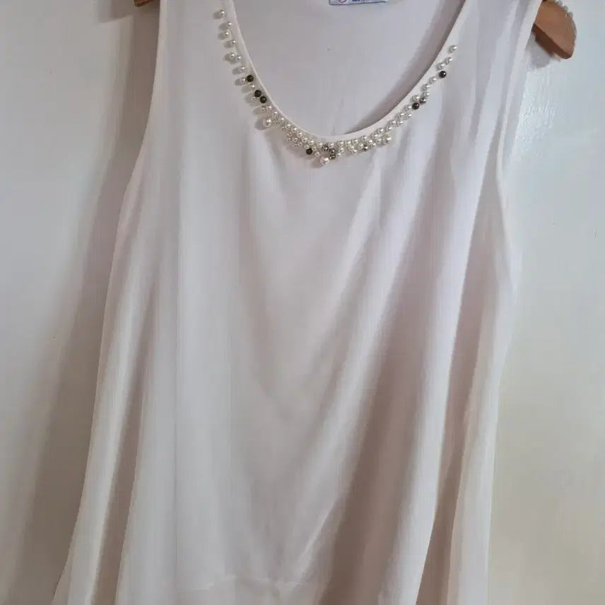 [BUNJANG] SixGam Pearl Embellished Tank Top White / SixGam 뉴욕 진주장식 나시