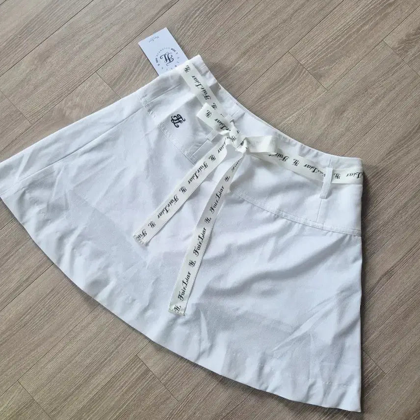 [BUNJANG] Fair Liar Flare Golf Skirt White / 새상품)페어라이어골프스커트 플레어골프치마