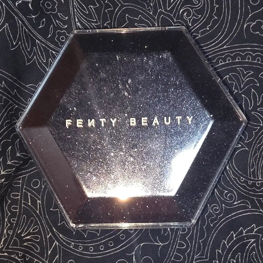 [BUNJANG] Fenty Beauty Diamond Bomb All-in-One Glitter Highlight - How Many Carats / 펜티뷰티 다이아몬드 밤 하이라이터 하우매니캐럿츠