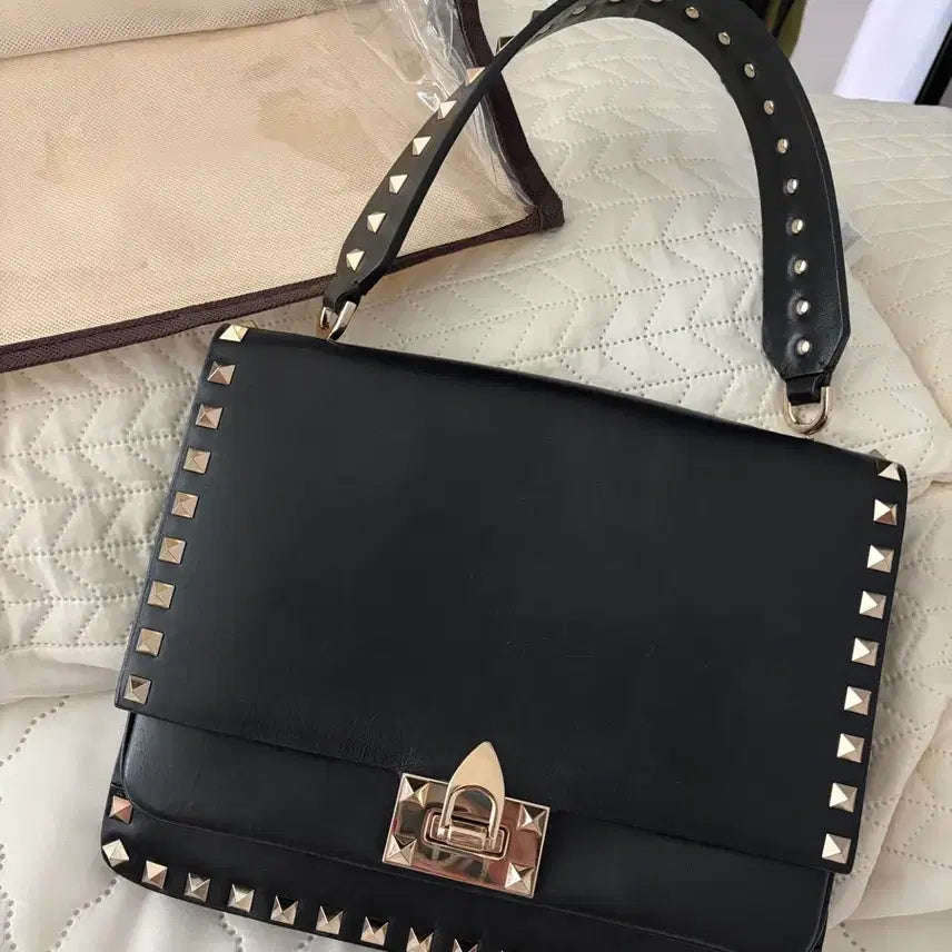[BUNJANG] Valentino Rockstud Two-Way Tote Shoulder Bag Black / 발렌티노 락스터드 투웨이백 토트 숄더백