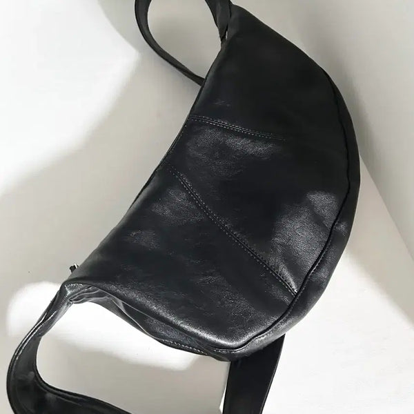 [BUNJANG] MadGott Split Half Moon Croissant Messenger Bag Black (Small) / 매드고트 크로스백 스플릿 하프문 크로와상 메신저백 블랙 (Small)