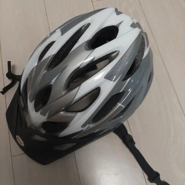 [BUNJANG] Bell Sports Helmet White/Gray - Unworn - Suitable for Middle/High School Students / 벨 스포츠 헬멧 화이트/그레이 여성, 중고등학생용. 미착용