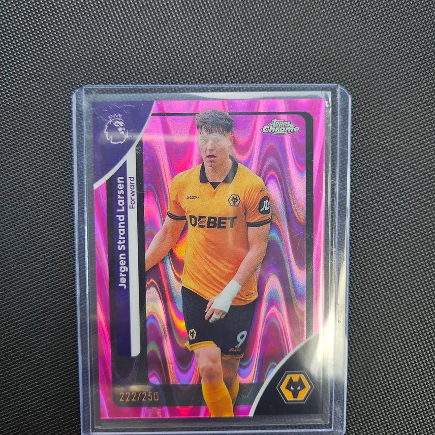 [BUNJANG] 2025-26 Topps Chrome EPL Wolverhampton Strandl Larsen Pink Ray Wave Limited Edition Card / 25-26 탑스크롬 EPL 울버햄튼 스트란드 라르센 핑크 레이 웨이브 250한정 카드