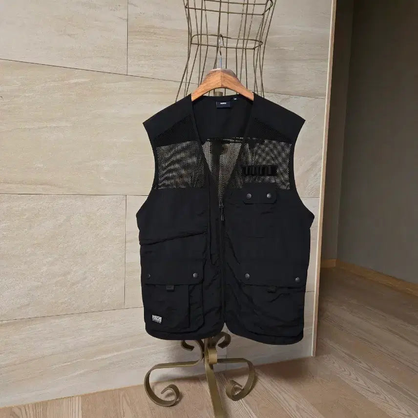 [BUNJANG] NEPA Men's Mesh Hiking Vest / [100] 네파 남성 메쉬 등산 조끼 2024