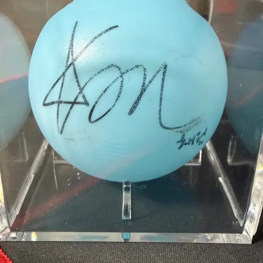 [BUNJANG] LE SSERAFIM Kim Chaewon Signed Ball / 르세라핌 김채원 싸인볼팝니다