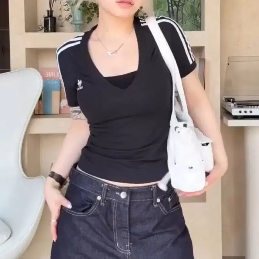 [BUNJANG] Our Cabinet Jooyoung Adidas V-Neck Short Sleeve T-Shirt + Camisole Set / 아워캐비넷 주영님 착용 아디다스 브이넥 반팔+나시