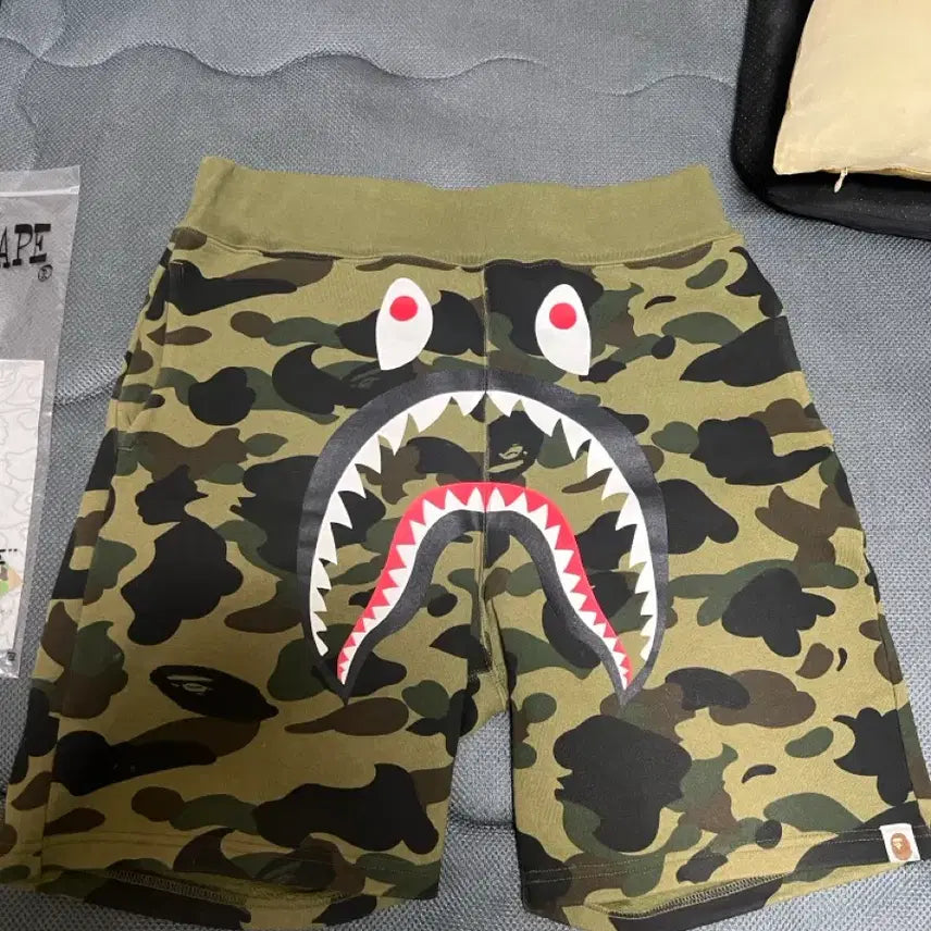 [BUNJANG] BAPE Shark Shorts M / 베이프 샤크 반바지 M
