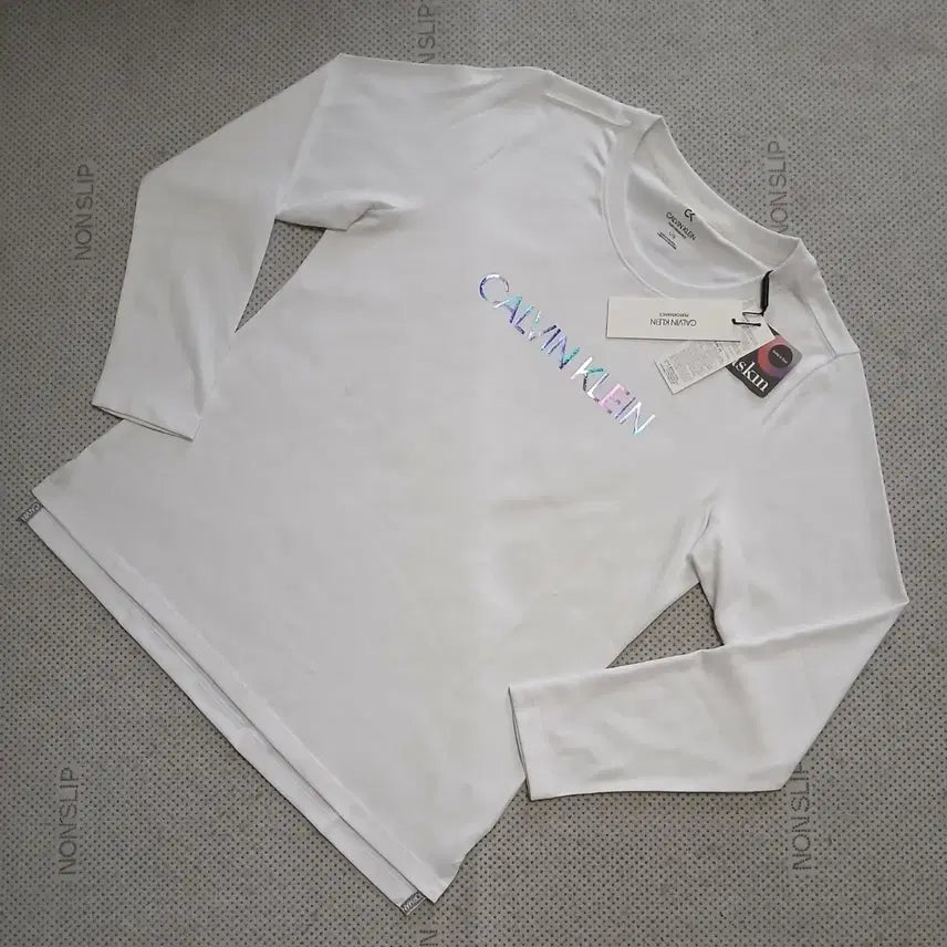 [BUNJANG] Calvin Klein Long Sleeve T-Shirt White Logo Print / 캘빈클라인 긴팔티 화이트 로고 프린팅