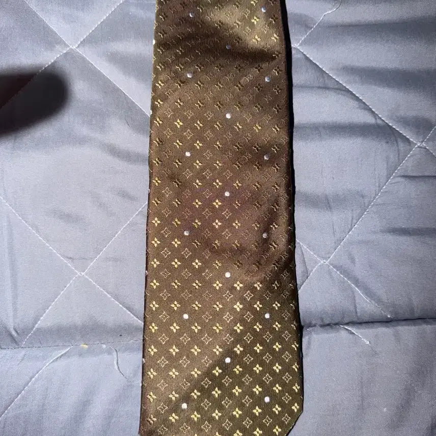 [BUNJANG] Louis Vuitton Signature Pattern Necktie Gold Green / 루이비통 시그니처 패턴 넥타이 골드 그린 색상