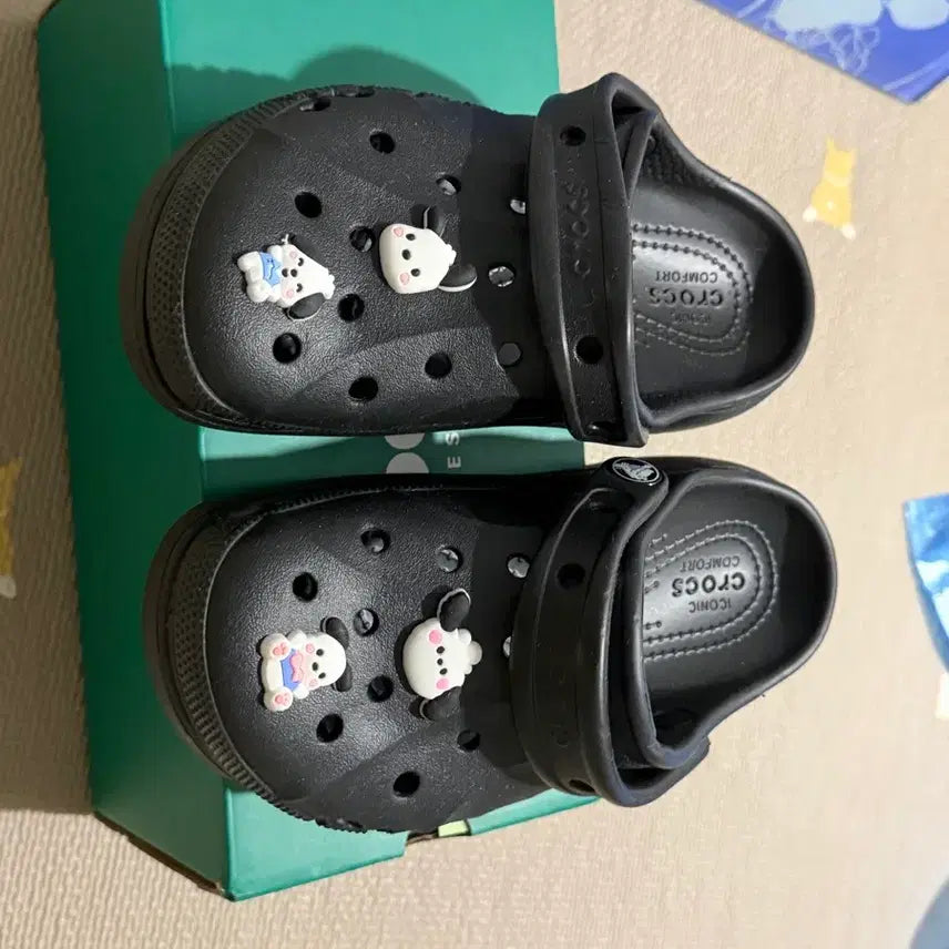 [BUNJANG] Crocs Women's Sandals/Slippers with Charms / 정품 크록스 여성 신발 팝니다