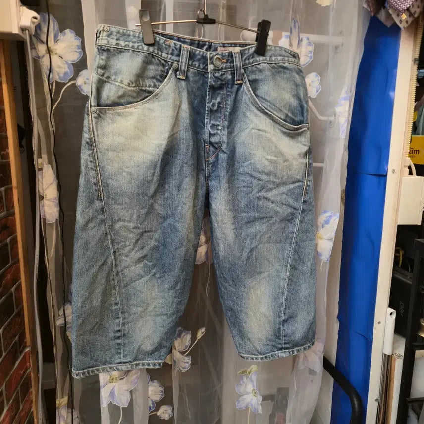 [BUNJANG] Levi's 00s Engineered Jeans Cinch Back Bermuda Shorts / 00'S리바이스 엔지니어드진 신치백버뮤다팬츠