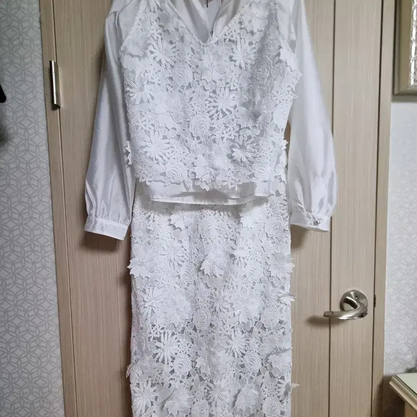 [BUNJANG] White Lace Blouse and Bustier Skirt Set / 오브제화이트 레이스 블라우스 뷔스티에스커트 셋업