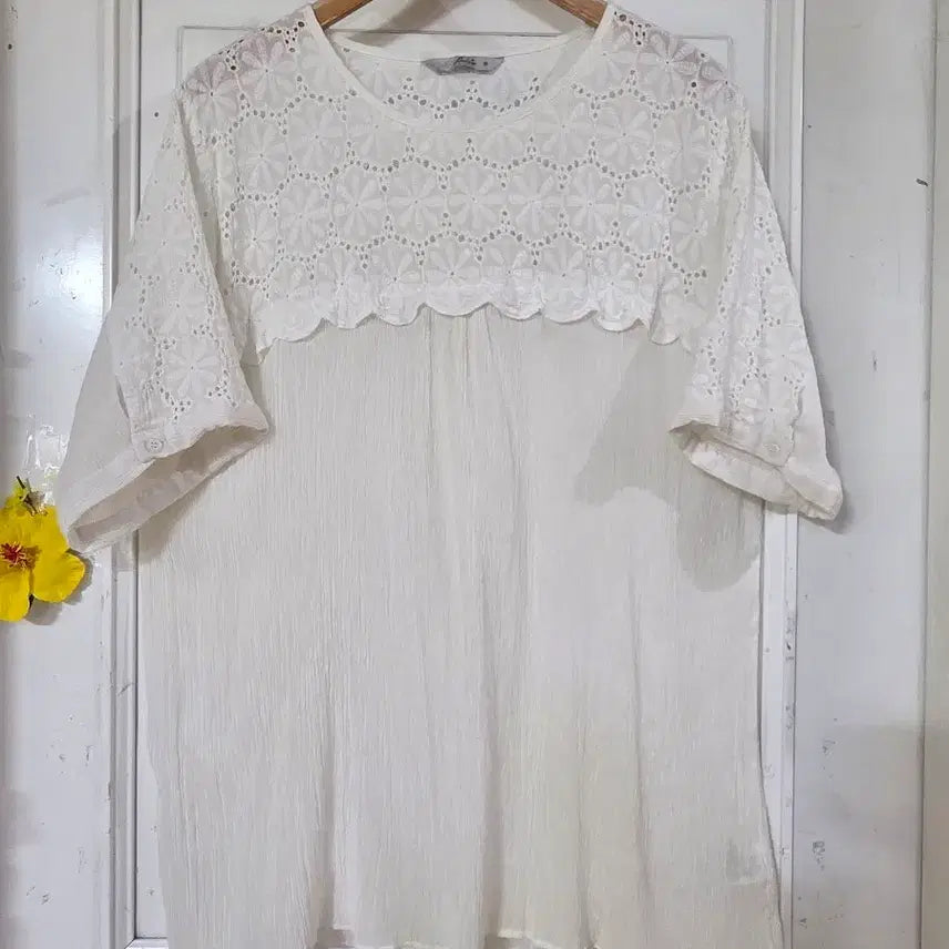 [BUNJANG] Women's Cotton Spandex Lace Detail Summer Blouse / 여름 시원한 고급스러운 핏이이쁜  면 스판 블라우스