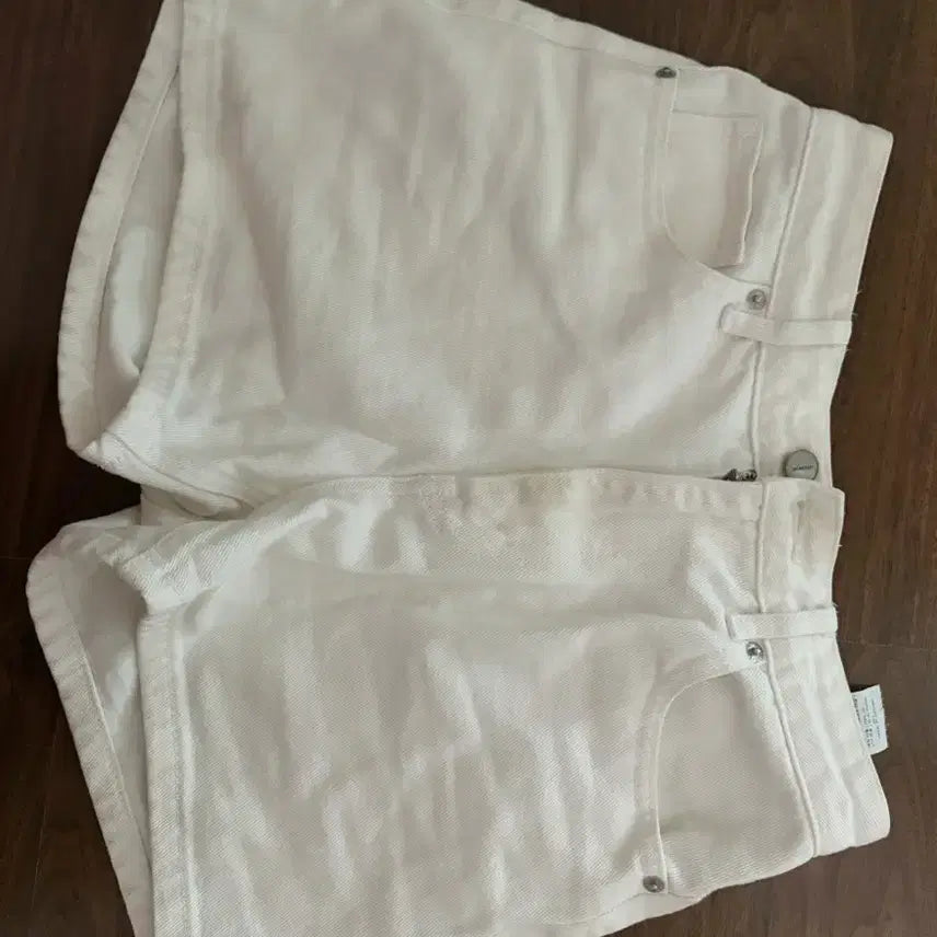 [BUNJANG] White Denim Shorts / 화이트 데님 팬츠