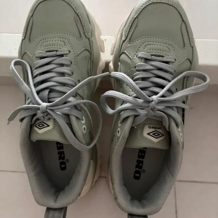 [BUNJANG] Umbro Sneakers Size 230 / 엄브로 운동화 230사이즈
