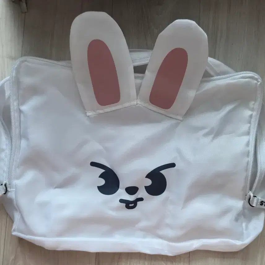 [BUNJANG] Stray Kids LeeKnow Rabbit Japan Travel Pouch / 스트레이키즈 스키주 스키즈 리빗  일본 여행용 파우치