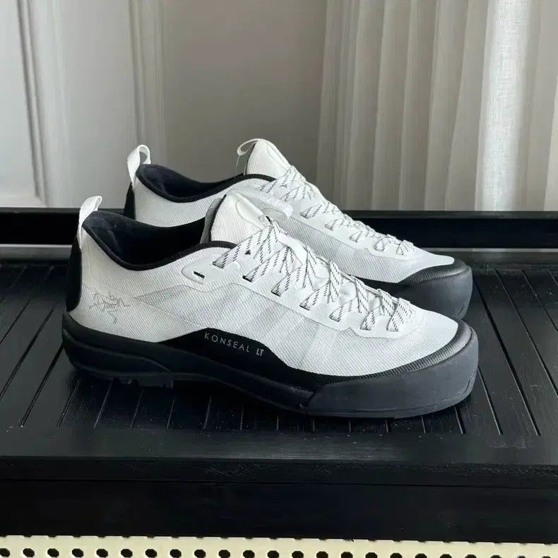 [BUNJANG] Arc'teryx Konseal Lt Low-Top Outdoor Shoes / 아크테릭스 Konseal Lt 미끄럼 방지+내마모성 내마모성, 통기성, 좋은 지지력, 접지력 로우탑 아웃도어화 여성 그레이255mm
