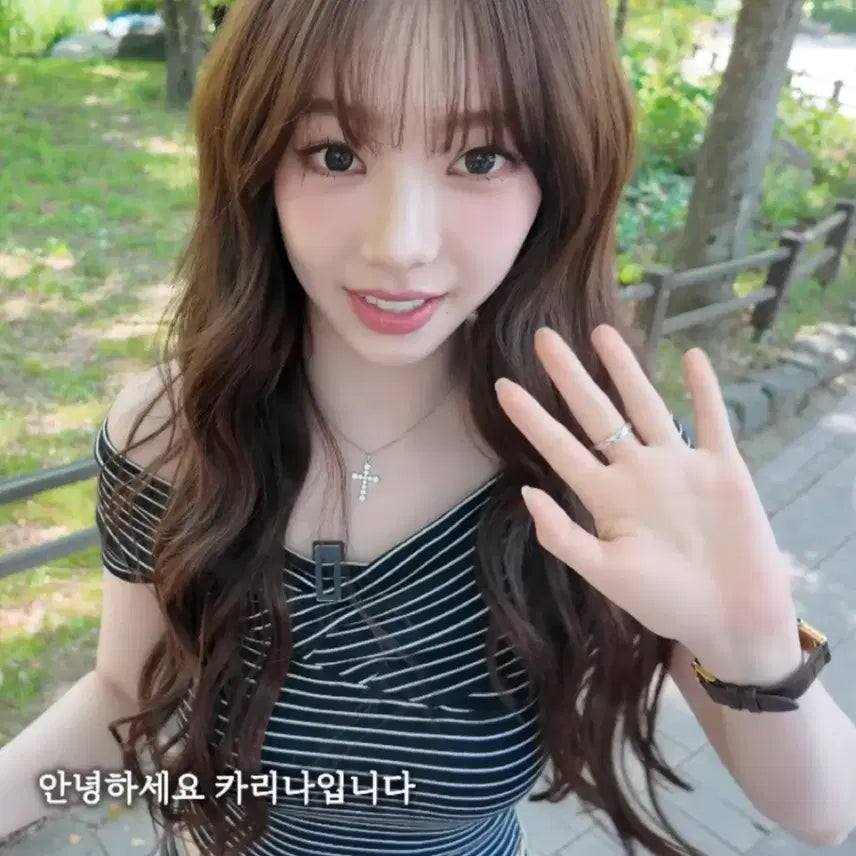 [BUNJANG] Karina Off-Shoulder T-Shirt / Ych 카리나 오프숄더