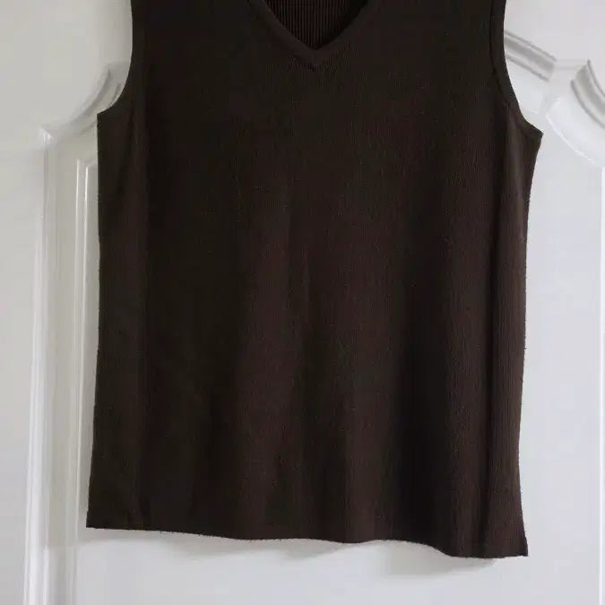 [BUNJANG] SISTEM Dark Brown V-Neck Knit Camisole / 시스템 다크 브라운 V넥 니트 나시 90