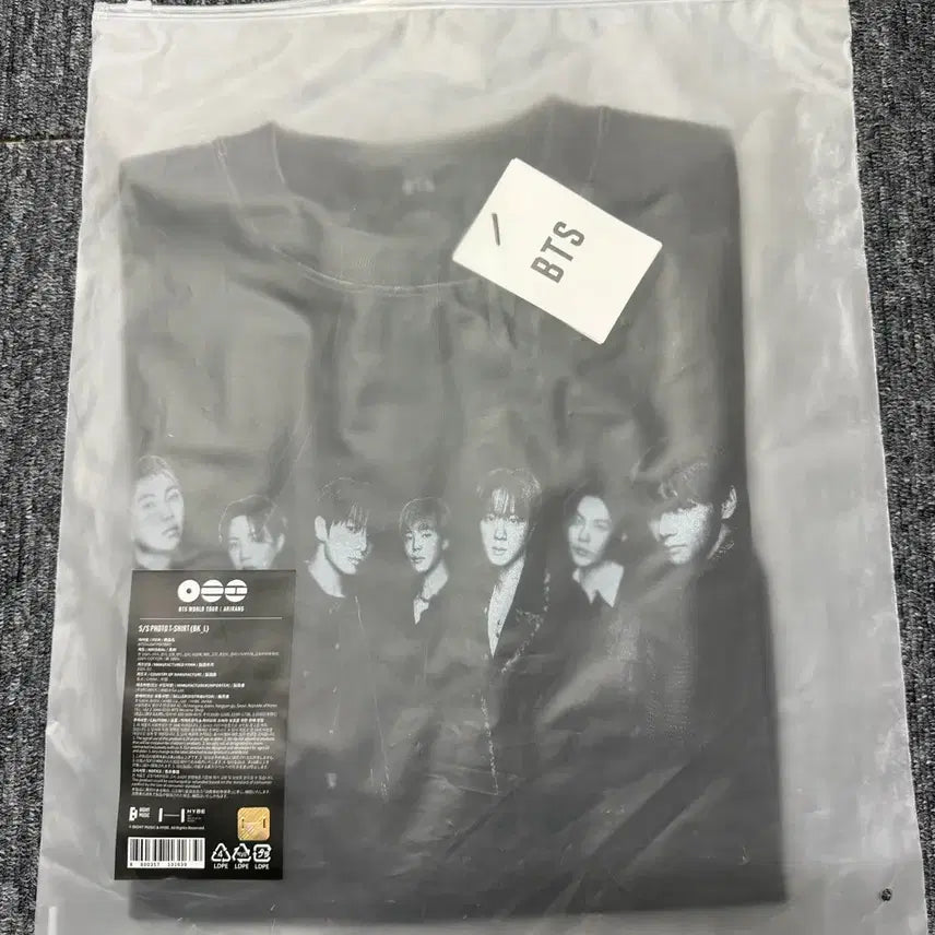 [BUNJANG] BTS S/S Photo T-Shirt Black L / BTS S/S Photo T-Shirt (Black) L size