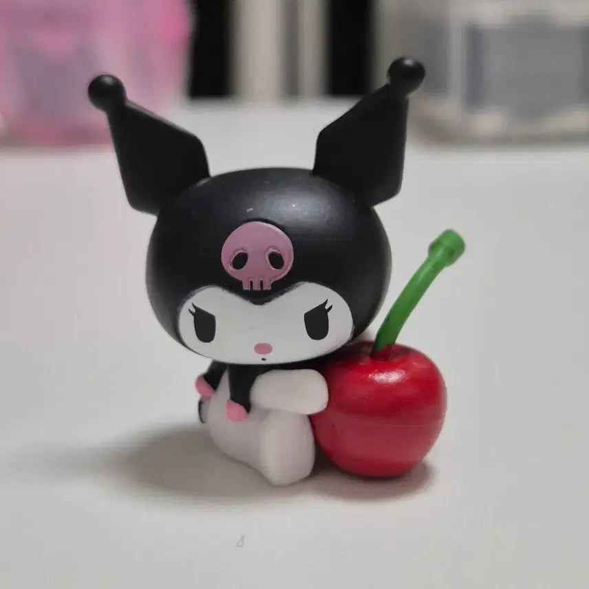[BUNJANG] My Melody Kuromi Figure Cherry Red Gacha / 마이컬러 피규어 체리레드 쿠로미 피규어 가챠