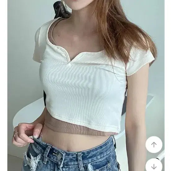 [BUNJANG] Color-Blocked Diagonal Crop Top / 배색 사선 크롭티