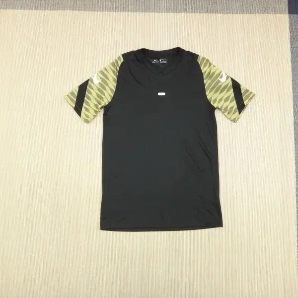 [BUNJANG] Nike Strike 21 Short Sleeve Top (L) / (100) 나이키 스트라이크21 숏슬리브 탑