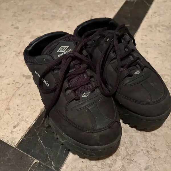 [BUNJANG] Umbro Black Sneakers Size 230 / 엄브로 230