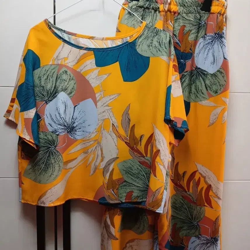 [BUNJANG] Yellow Flower Pattern Two-Piece Set-up (Size 66) / 옐로우 플라워 패턴 투피스넉넉66
