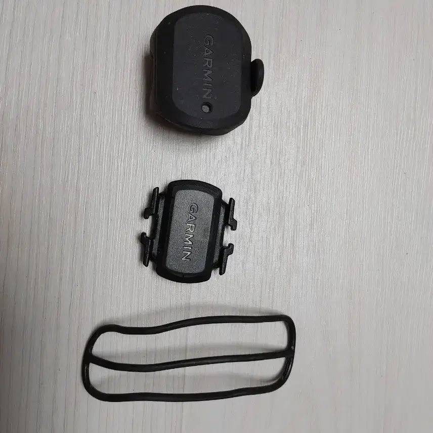 [BUNJANG] Garmin Speed Sensor + Cadence Sensor Bundle / 가민정품)) 가민(garmin) 스피드센서 +케이던스 센서 일괄팝니다. (택포6.8만)
