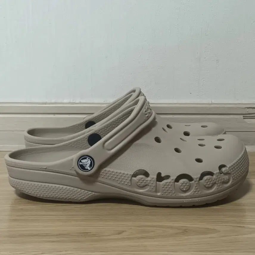 [BUNJANG] Crocs Classic Clog Beige W8 (250mm) / 크록스 클래식 클로그 베이지 W8 250
