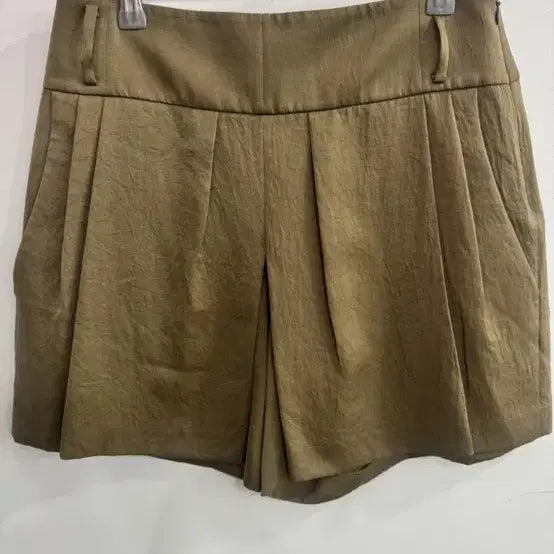 [BUNJANG] Olive Khaki Pintuck Short Pants / 올리브 카키 핀턱 숏 팬츠