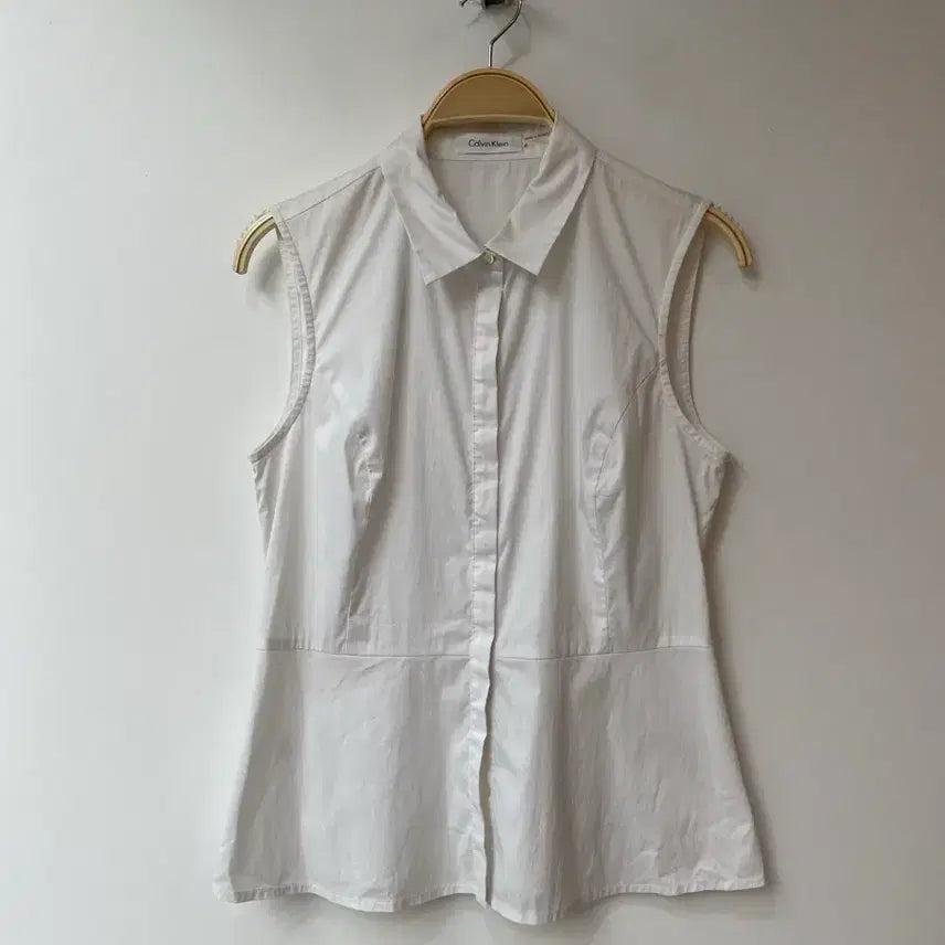 [BUNJANG] Calvin Klein Sleeveless Shirt White Size 6 / 캘빈클라인 민소매 셔츠 화이트 6시이즈