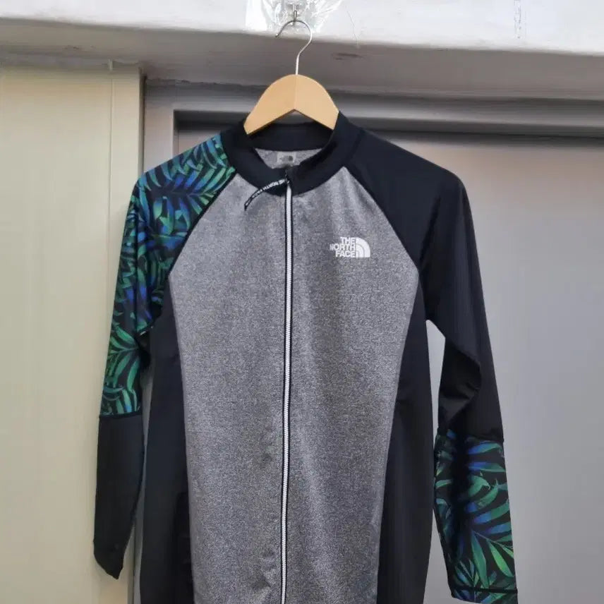 [BUNJANG] The North Face Rash Guard Zip-Up M (95) / 노스페이스 레쉬가드 집업 m 95